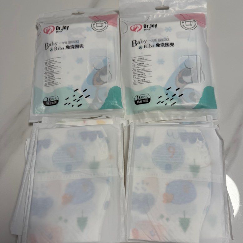 Disposable baby bibs (Category: Weaning & Toddler Feeding) located in Singapore. Submitted by fav18 (Listing ID 1375027302, Image 1). Description: 2 packs that are unopened 29 pieces of individual packed bibs Baby dislikes it so letting the bibs go..