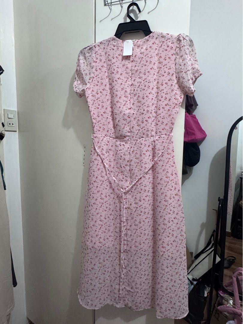 Floral dress (Category: Dresses) located in Manila. Submitted by doclutter (Listing ID 1375035569, Image 3). Description: From Thailand, never worn (wrong size) Still with tags .