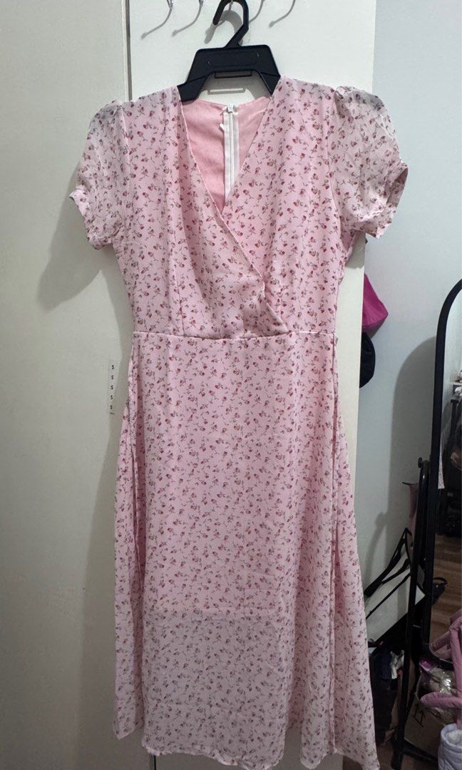 Floral dress (Category: Dresses) located in Manila. Submitted by doclutter (Listing ID 1375035569, Image 2). Description: From Thailand, never worn (wrong size) Still with tags .