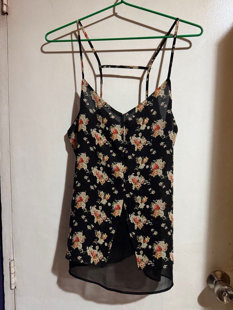 Forever 21 Black Floral Top (Category: Sleeveless) located in Marikina City. Submitted by declutteringera (Listing ID 1375034776, Image 1). Description: - size S (fits small to semi-large since it's loose) - in excellent condition; used only twice RFS: decluttering.