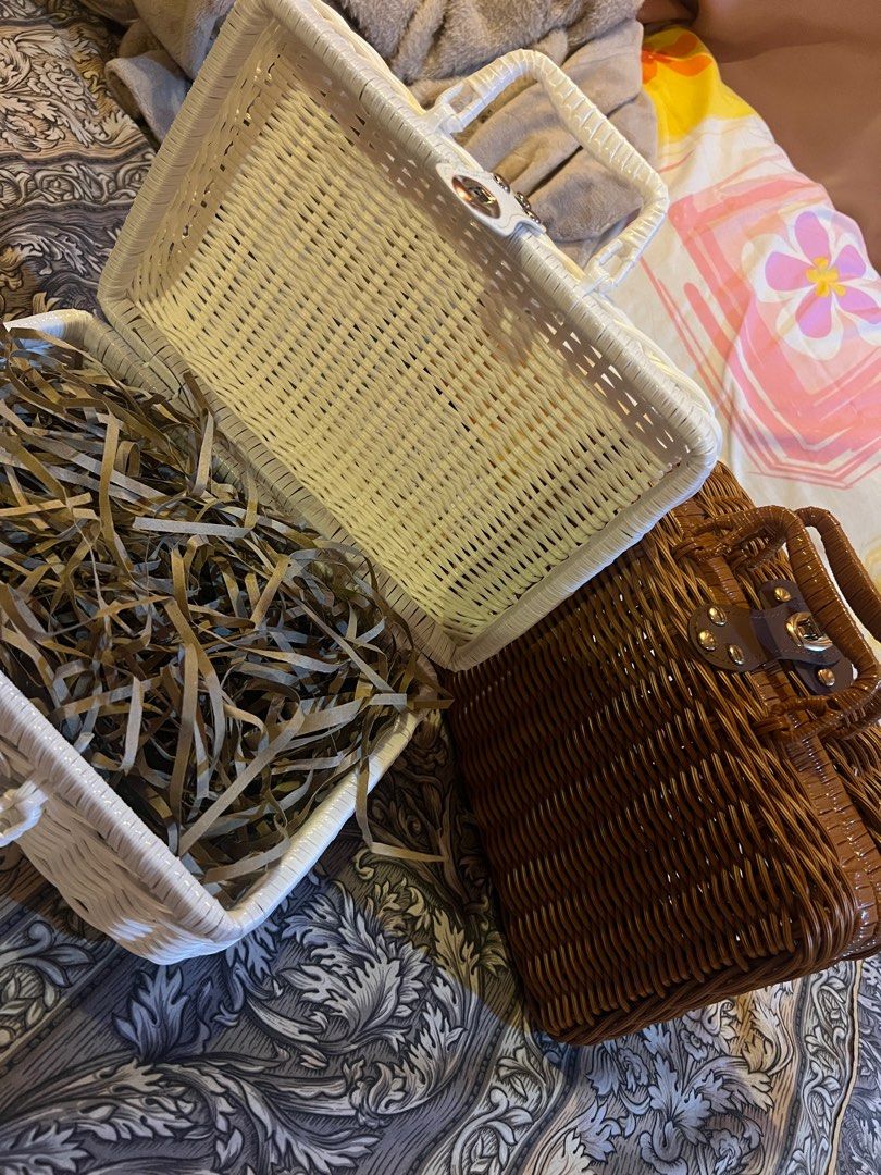 Gift box/Packaging (Category: Storage Boxes & Baskets) located in Quezon City. Submitted by ammmilo (Listing ID 1375032553, Image 2). Description: Brand New Rattan made gift box Dimension: 26x11x17 cm RFS: arrived late for occasion 450 if both will be taken Shipping c/o buyer .