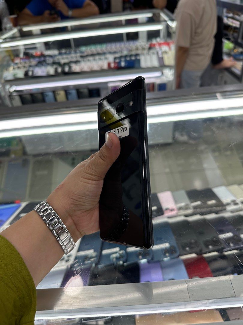 Google Pixel 7 Pro 128gb US Variant FU 95% Makinis (Category: Google Pixel) located in San Juan City. Submitted by javedsgadgetshop (Listing ID 1374978278, Image 3). Description: INSTALLMENT OPTIONS : SPAY LATER / GGIVES / CREDIT CARD! WE BUY AND SELL SO PWEDE MAGBINTA OR SWAP ! Quick Specs : Google Pixel 7 Pro •128gb •US Variant •Good batt health •Factory Unlock •95% Smoothness •No hidden issue | No Repaired •100% Authentic | Not Refurbished •w/