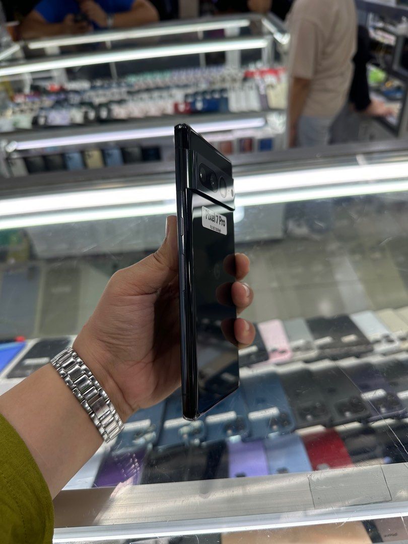 Google Pixel 7 Pro 128gb US Variant FU 95% Makinis (Category: Google Pixel) located in San Juan City. Submitted by javedsgadgetshop (Listing ID 1374978278, Image 2). Description: INSTALLMENT OPTIONS : SPAY LATER / GGIVES / CREDIT CARD! WE BUY AND SELL SO PWEDE MAGBINTA OR SWAP ! Quick Specs : Google Pixel 7 Pro •128gb •US Variant •Good batt health •Factory Unlock •95% Smoothness •No hidden issue | No Repaired •100% Authentic | Not Refurbished •w/