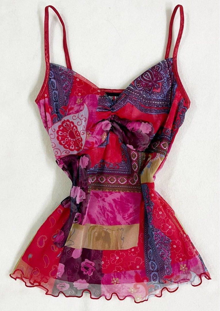 grunge y2k paisley top (Category: Sleeveless) located in Singapore. Submitted by el2qc (Listing ID 1375016325, Image 1). Description: .