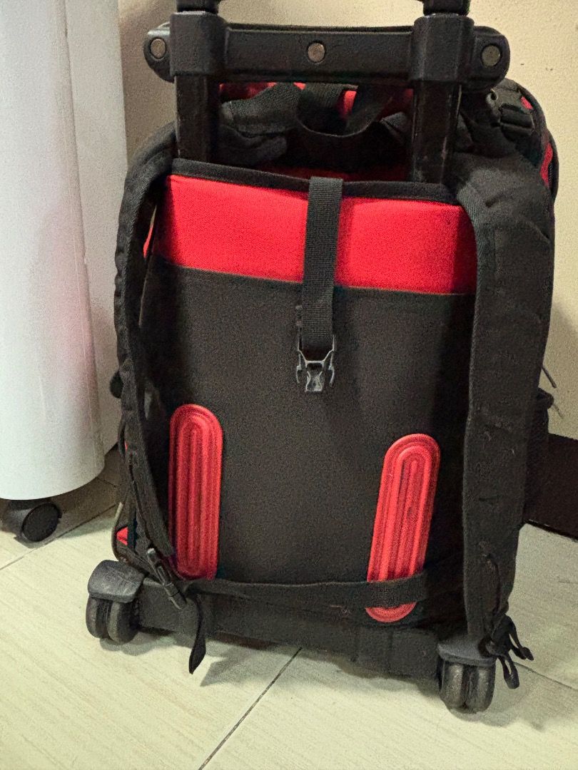 HAWK (Category: Backpacks) located in Taytay. Submitted by mabellelim (Listing ID 1374898699, Image 3). Description: HAWK BAG/TROLLY Zippers, wheels and handle are all good and original .