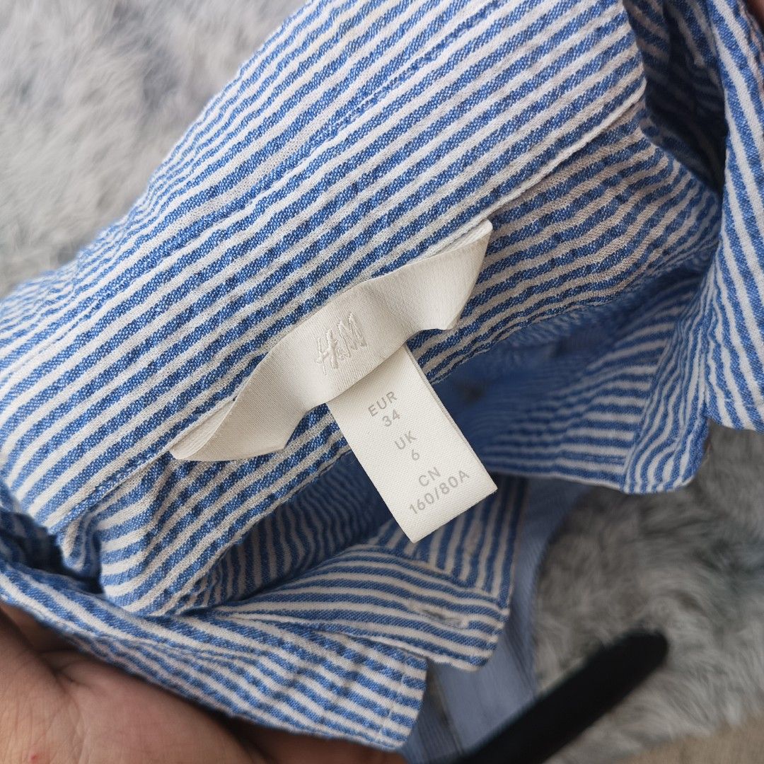 H&M STRIPE POLO LONG SLEEVE (Category: Others Tops) located in Bulacan. Submitted by des_declutter (Listing ID 1374920737, Image 2). Description: H&M STRIPE POLO LONG SLEEVE Php 200+ Sf SIZE: Small to Semi large Condition: 10/10 RFS: not fit to me anymore Payment first via Gcash 🧾 Delivery via J&T 🚚 Location: Bulacan.