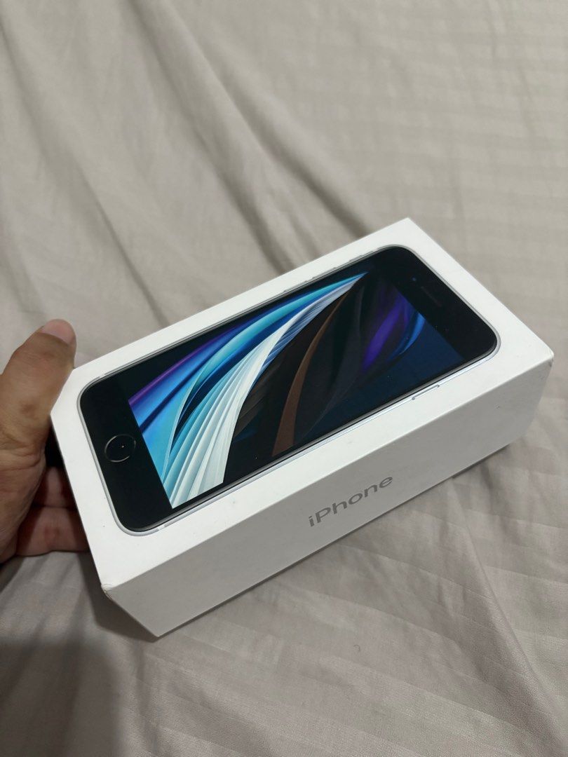 Iphone se (2020) - 128 gb White (Category: iPhone SE Series) located in Manila. Submitted by ayaselling (Listing ID 1374929419, Image 1). Description: 79% Battery Health No Issues.