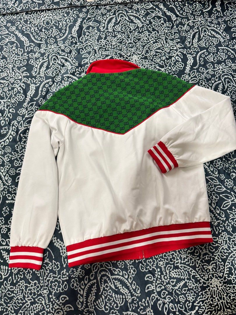 JACKET (Category: Coats, Jackets and Outerwear) located in Kapar. Submitted by gmaimai (Listing ID 1374888724, Image 3). Description: postage 10.