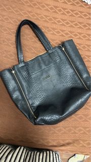 (Category: ) located in . Submitted by closetcleanout___ (Listing ID 1375003966, Image 1). Description: .