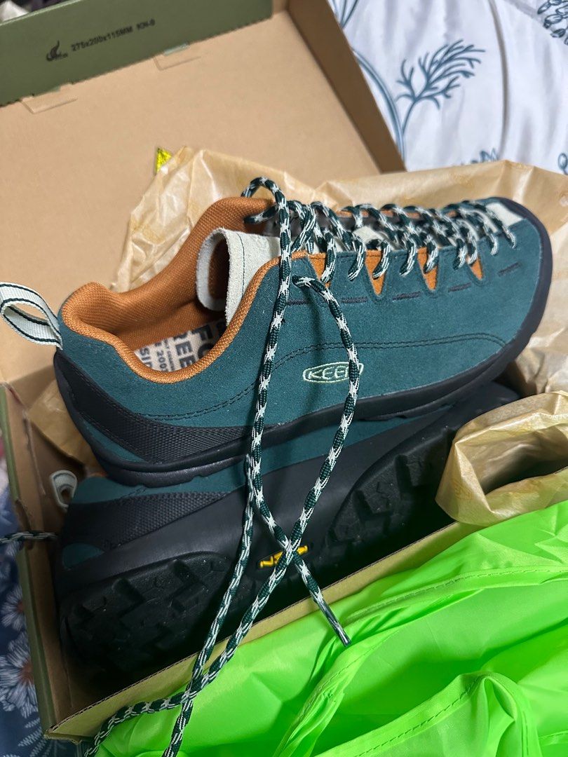 KEEN Men’s Jasper - Sea moss/keen maple (Category: Casual shoes) located in Singapore. Submitted by cabbieride (Listing ID 1374973699, Image 2). Description: Men US7/UK6/EU39.5 Accidentally bought the wrong size! It was discounted hence unable to exchange/refund. Comes with black shoelaces as well. .