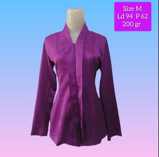 (Kategori: ) berada di . Dikirim oleh raissa_thriftshop (ID iklan 1375066878, Gambar 1). Deskripsi: .
