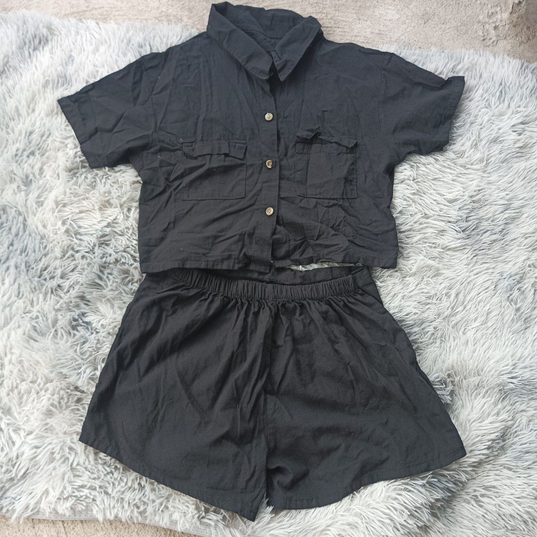 LINEN COORDS (Category: Others Tops) located in Bulacan. Submitted by des_declutter (Listing ID 1374921350, Image 1). Description: LINEN COORDS ( POLO & SKORT ) PHP 149 + SF SIZE: XS TO SEMI MEDIUM CONDITION: 9/10 RFS: not fit to me anymore Payment first via Gcash 🧾 Delivery via J&T 🚚 Location: Bulacan.