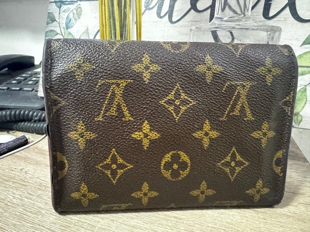 LV Short Wallet (Category: Luxury Bags & Wallets) located in Caloocan City. Submitted by jerizamariea (Listing ID 1374885235, Image 2). Description: .