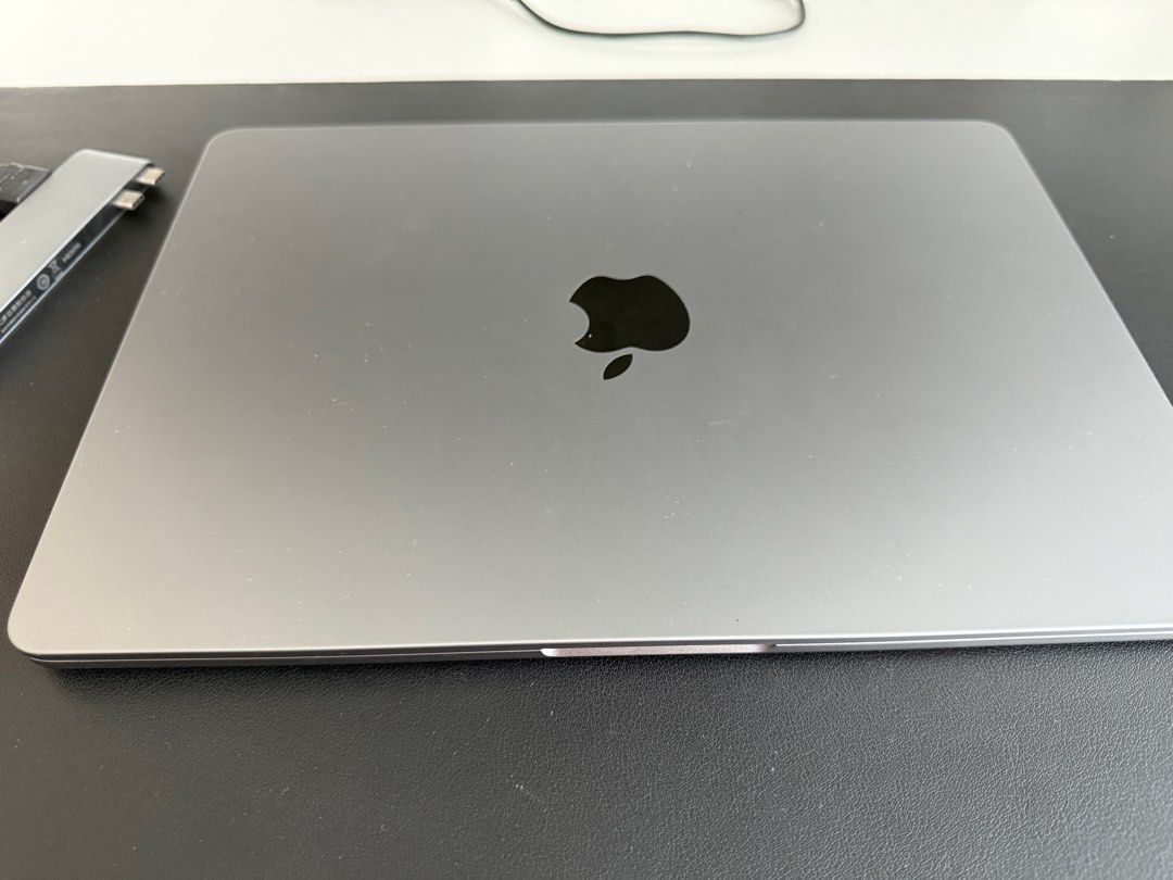 MacBook Air 2022 M2 (Category: Laptops & Notebooks) located in Singapore. Submitted by pera05 (Listing ID 1374974268, Image 1). Description: In excellent condition, used on weekends and personal laptop. Selling because company has given me a new Mac..