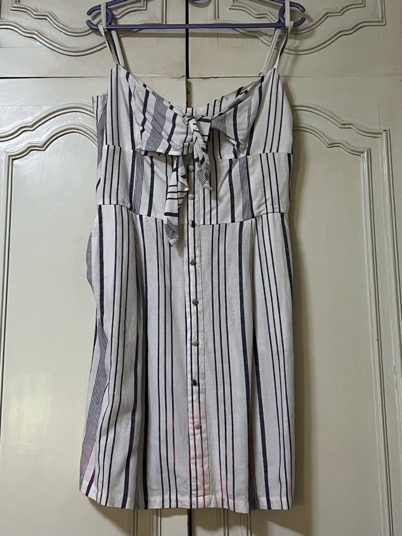 Mango Dress (size 8) (Category: Dresses) located in Quezon City. Submitted by sof1958 (Listing ID 1374896782, Image 1). Description: Well used Some fading on the bottom of the dress.