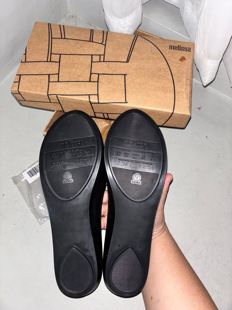 MELISSA UltraGirl Basics Size 10 (MINT CONDITION!!) (Category: Flats & Sandals) located in Pasig City. Submitted by decluttermaven (Listing ID 1375018530, Image 3). Description: AVAILABLE WHILE STILL POSTED. AUTHENTIC MELISSA ULTRAGIRL BASIC in BLACK (Size 10, see pics) With original box With extra rubber foot inserts Never worn — kita sa soles, walang kahit anong dumi o gasgas Selling price: Php 2000 Orig price: Php 3995 RFS: wrong size, wrong s