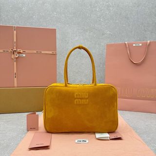 (Category: ) located in . Submitted by gucciholic (Listing ID 1375050103, Image 1). Description: .