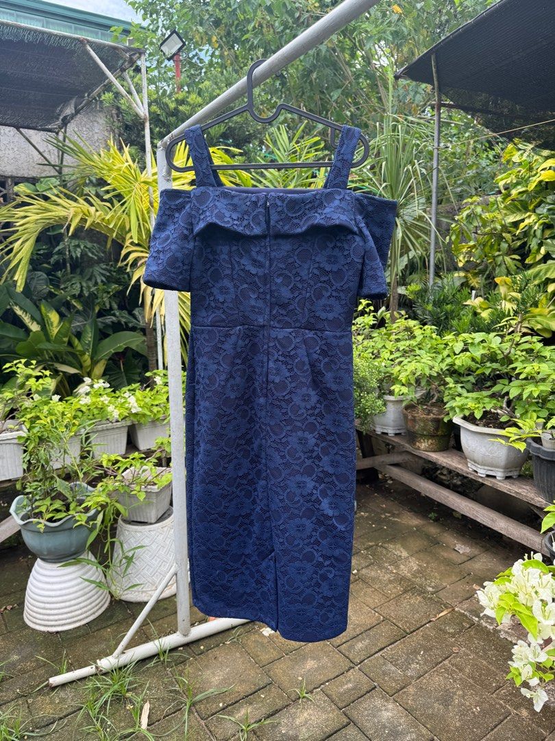 Navy Blue Lace Midi Dress (Category: Dresses) located in Butuan. Submitted by lexalisting (Listing ID 1374915004, Image 2). Description: Elegant dress that can be used from day to night. Thick but comfortable and breathable fabric. Rfs: Does not fit me anymore Payment: thru gcash or bank transfer only.