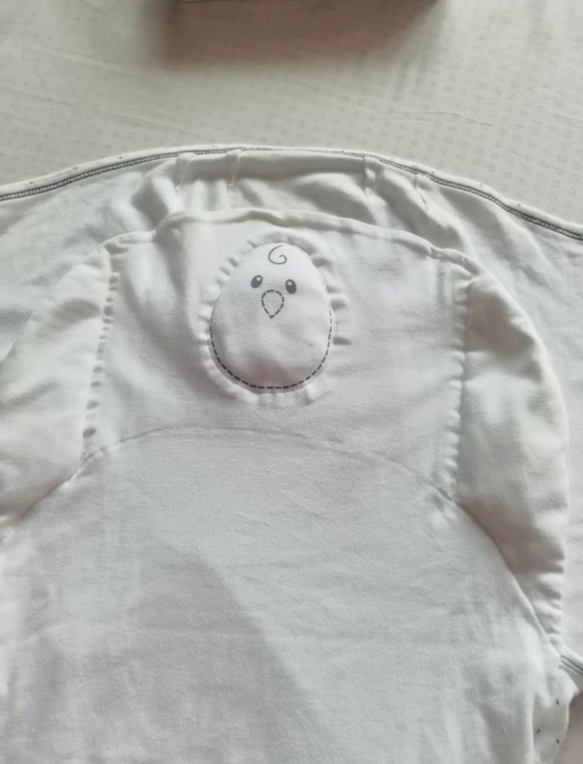 Nested Beans Zen Swaddle newborn (Category: Babies & Kids Fashion) located in Singapore. Submitted by flyingcoolfish (Listing ID 1374891933, Image 3). Description: 9/10 condition as shown in pics, selling as we have other swaddles and wish to clear some space. can be used from 0-6 months.
