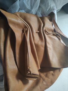 (Category: ) located in . Submitted by cheapestvintagebag (Listing ID 1374933749, Image 1). Description: .