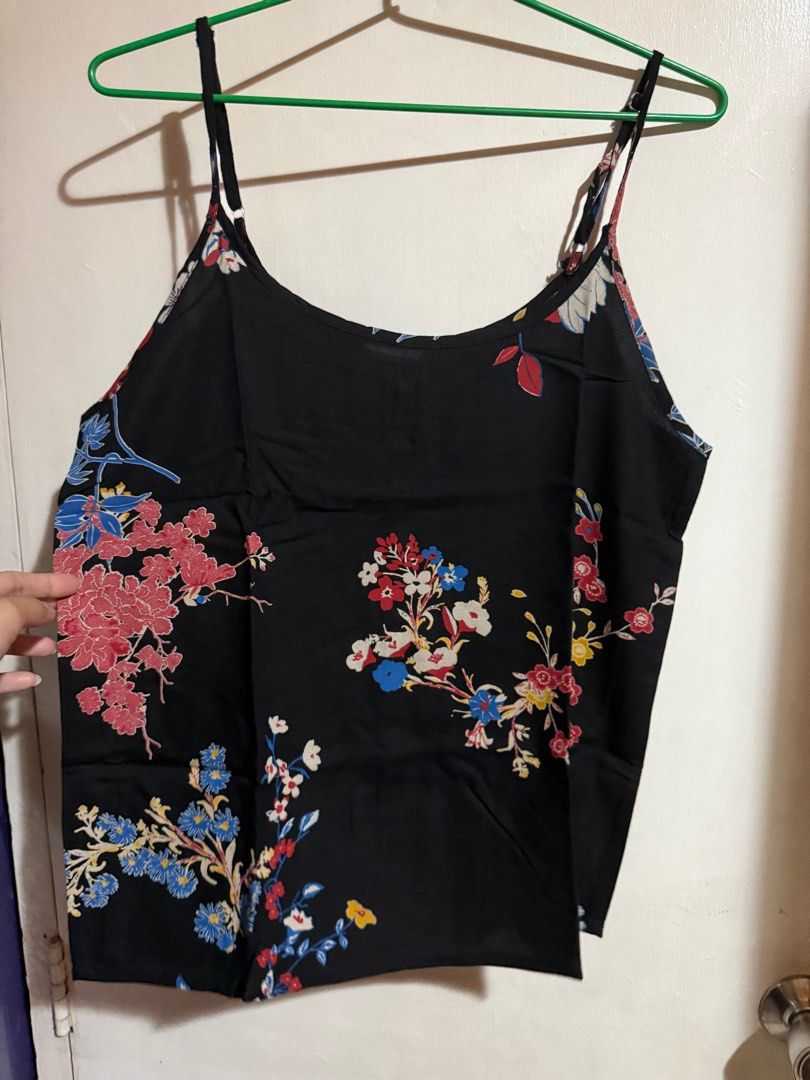Noisy May Black Floral Top (Category: Sleeveless) located in Marikina City. Submitted by declutteringera (Listing ID 1375035956, Image 1). Description: - size M (fits up to semi-large since it's loose) - in excellent condition; used only once RFS: decluttering.