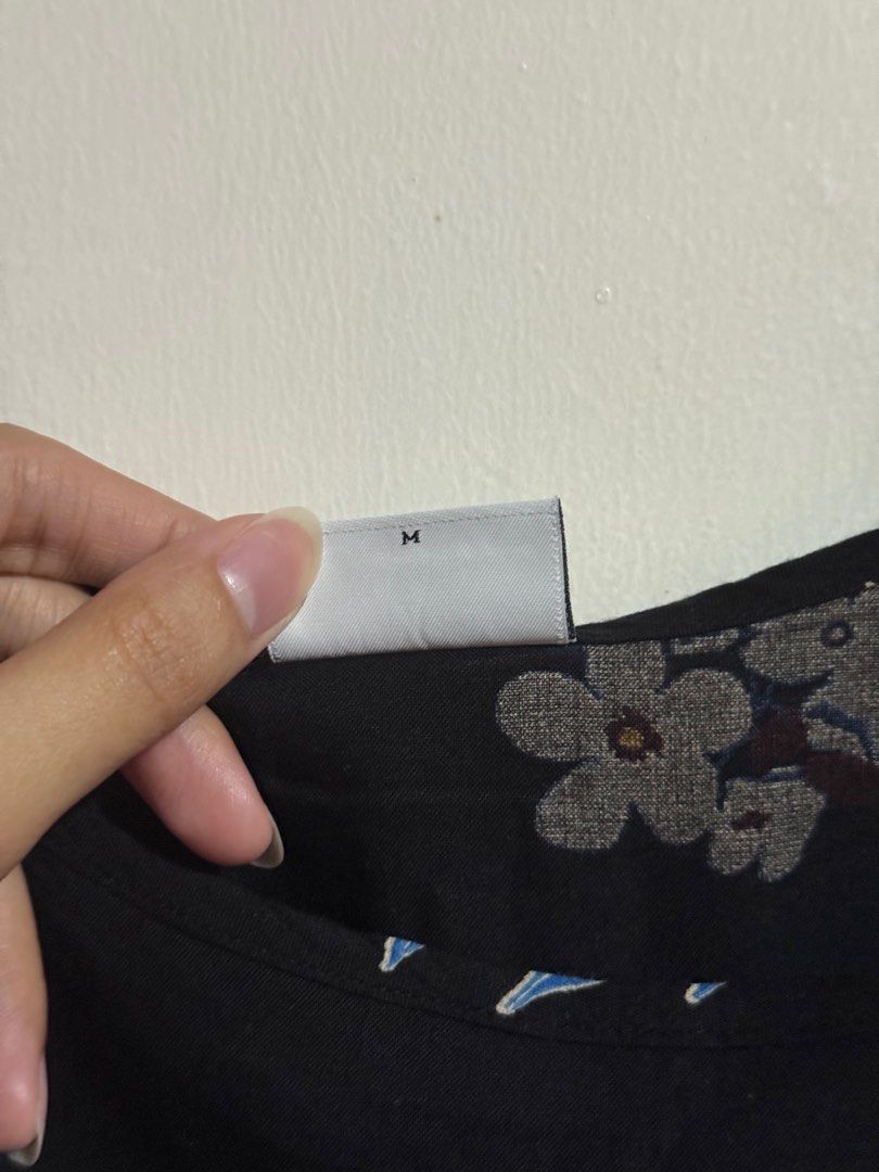 Noisy May Black Floral Top (Category: Sleeveless) located in Marikina City. Submitted by declutteringera (Listing ID 1375035956, Image 3). Description: - size M (fits up to semi-large since it's loose) - in excellent condition; used only once RFS: decluttering.
