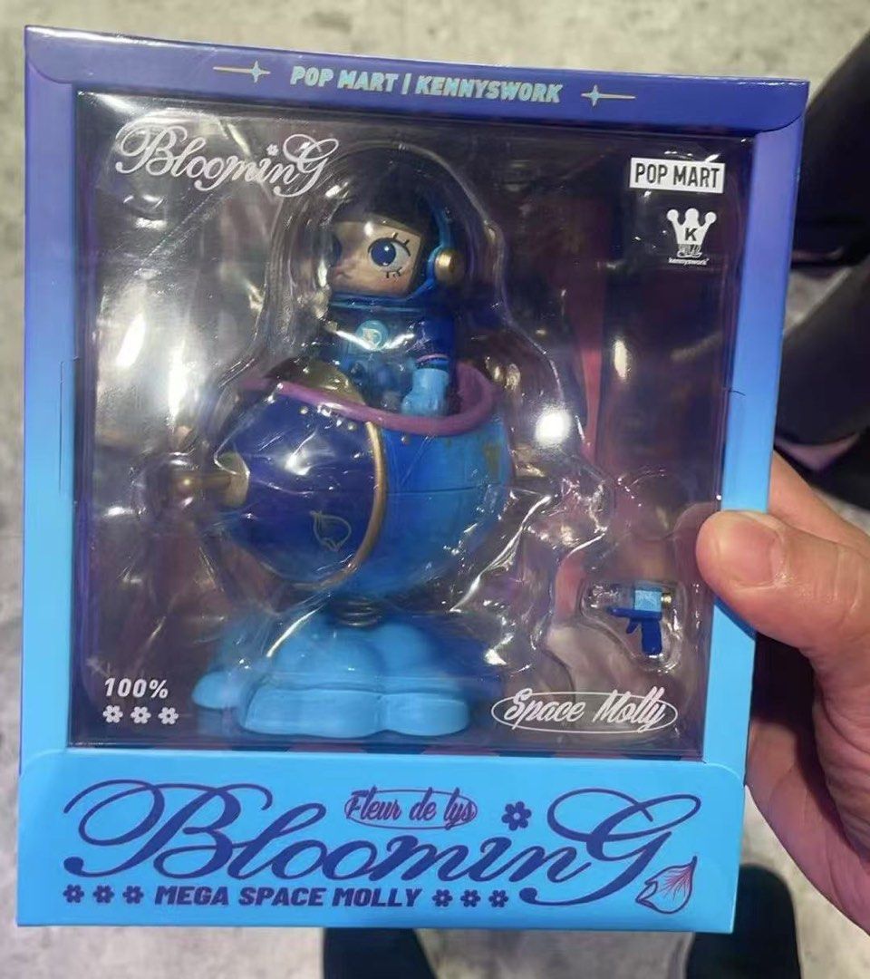 Popmart Mega Space Molly 100% Blooming Series - France Exclusive
