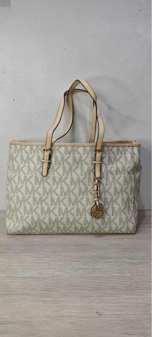 Popular Tote Bag PVC Vanilla White (Category: Tote Bags) located in Taguig. Submitted by thefabsourceph (Listing ID 1374912717, Image 3). Description: .