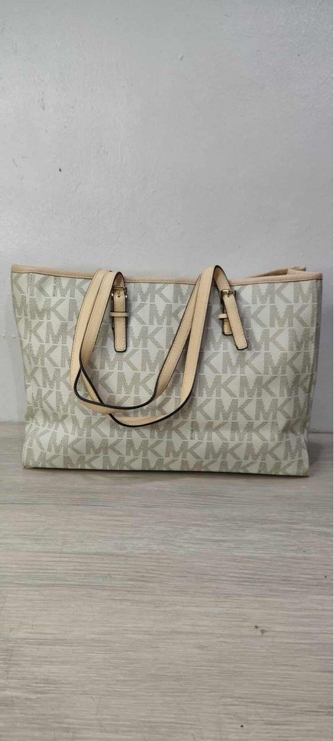 Popular Tote Bag PVC Vanilla White (Category: Tote Bags) located in Taguig. Submitted by thefabsourceph (Listing ID 1374912717, Image 2). Description: .