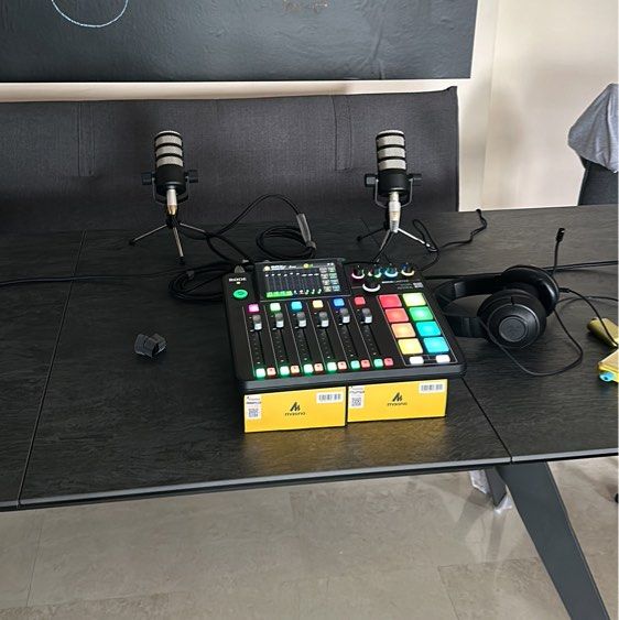 Rodecaster Pro 262863111010306112