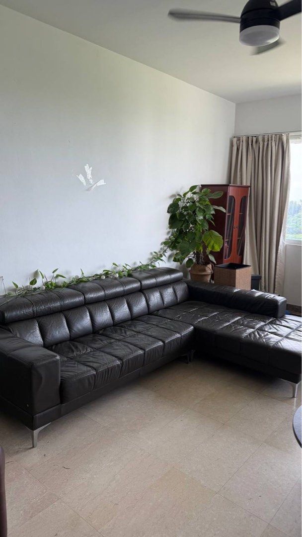 Sofa (Category: Sofas) located in Singapore. Submitted by bryan267 (Listing ID 1374953918, Image 3). Description: Comfy sofa.
