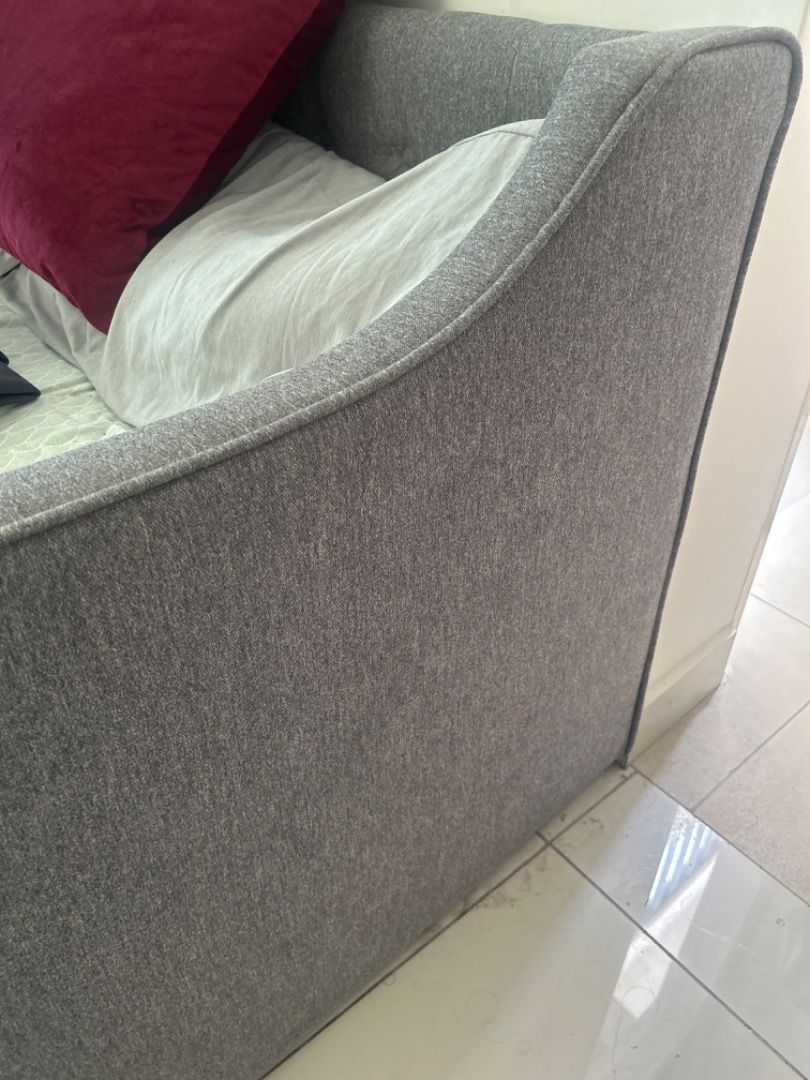 sofa bed (Category: Other Home Furniture) located in Kajang. Submitted by puteriyunalis11 (Listing ID 1374944862, Image 1). Description: sofa bed quality tinggi.