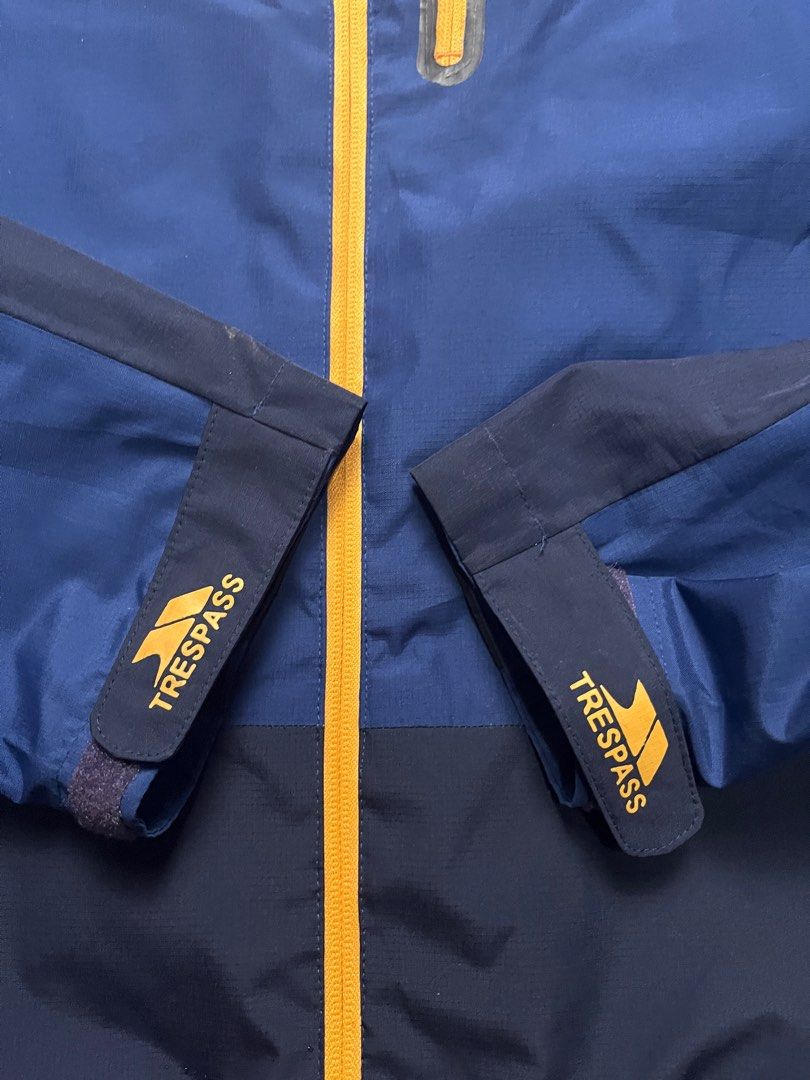 Trespass Windbreaker Jacket (Category: Coats, Jackets and Outerwear) located in Cebu City. Submitted by myspacebarisbroken (Listing ID 1374964641, Image 3). Description: Packable hood Condition: 8/10 Width: 22.5 Length: 27.5 Issue: expired inner.