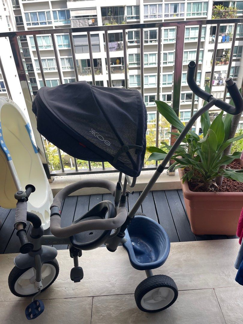 Tricycle (Category: Strollers) located in Singapore. Submitted by xiaobnh (Listing ID 1375002185, Image 1). Description: A bit rusty but still functional well..