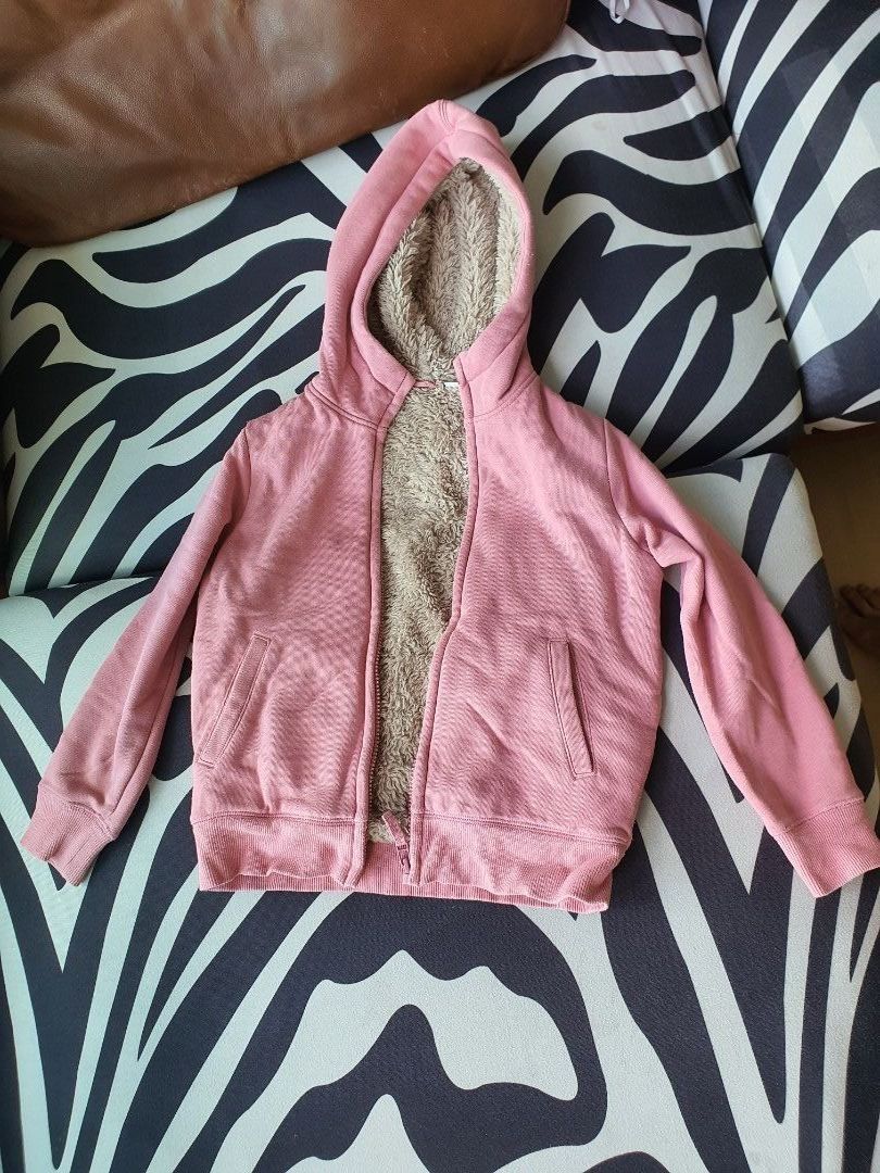 Uniqlo outer autumn jacket (Category: Babies & Kids Fashion) located in Singapore. Submitted by ahl12 (Listing ID 1375065445, Image 1). Description: Used for 1 autumn season and has been cleaned and kept in storage. kid outgrew already..