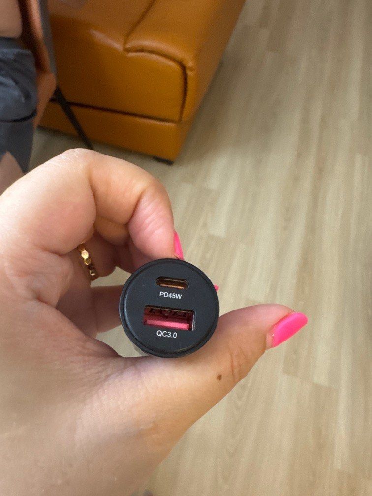 Valore car charger blue light usb type c (Category: Chargers) located in Singapore. Submitted by zhumei (Listing ID 1375037286, Image 1). Description: Never use for long .