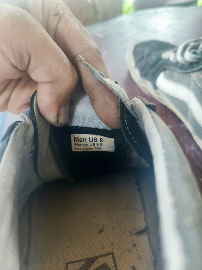 Vans halfcab (Category: Sneakers) located in Kota Bharu. Submitted by nfobundle (Listing ID 1375020134, Image 3). Description: #nfobundle_available Assalamualaikum. For sale: vans halfcab Size: us8/uk7. Kaki uk7.5 ngam2 sdp pkai. Basuh sikit trus lawa Price: rm80 Wa/contact: 013..77..66..743 abe nick. Location: kota bharu kelantan. Penghantaran di sediakan. Pembeli tanggung. #nfobundle #bundle #bundlemurah #bundleonline #preloved #prelovedmalaysi