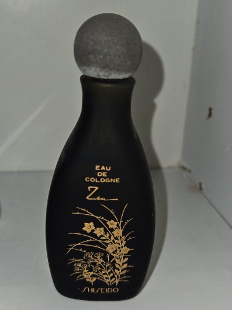 Vintage Shiseido Zen Perfume 25mL – Full Bottle (Japanese Label, Rare) (Category: Fragrance & Deodorants) located in Singapore. Submitted by zhonglaxiaoma (Listing ID 1375030229, Image 1). Description: Authentic Shiseido Zen Eau de Cologne, 25mL vintage edition with original Japanese label. Rare collector’s perfume from the 1970s–80s era. Bottle is full, never used, in excellent condition. 🧴 25mL size 📦 Full bottle 🌸 Made by Shiseido, distribu