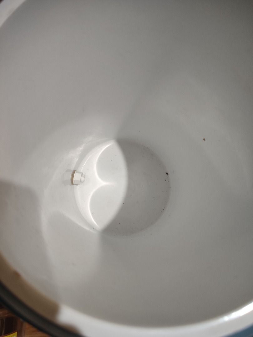 Water jug (Category: Water Bottles & Tumblers) located in Pasig City. Submitted by papotzy (Listing ID 1374930777, Image 3). Description: - 3 gallons - flaw: Broken faucet .