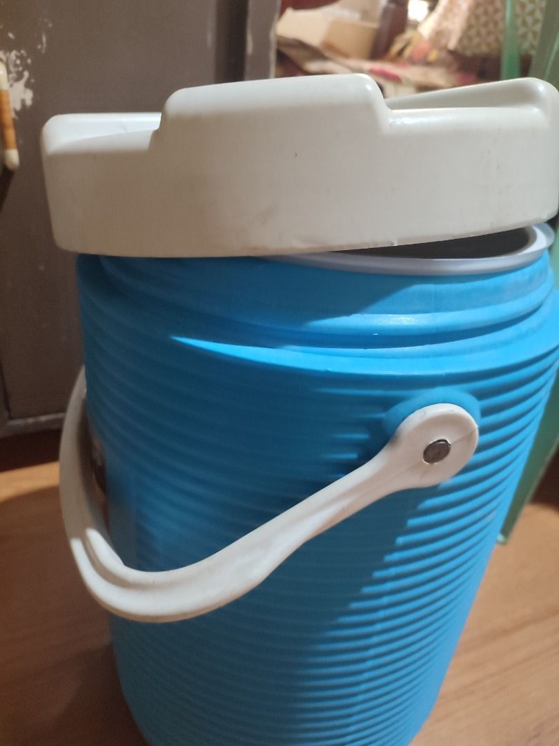 Water jug (Category: Water Bottles & Tumblers) located in Pasig City. Submitted by papotzy (Listing ID 1374930777, Image 2). Description: - 3 gallons - flaw: Broken faucet .