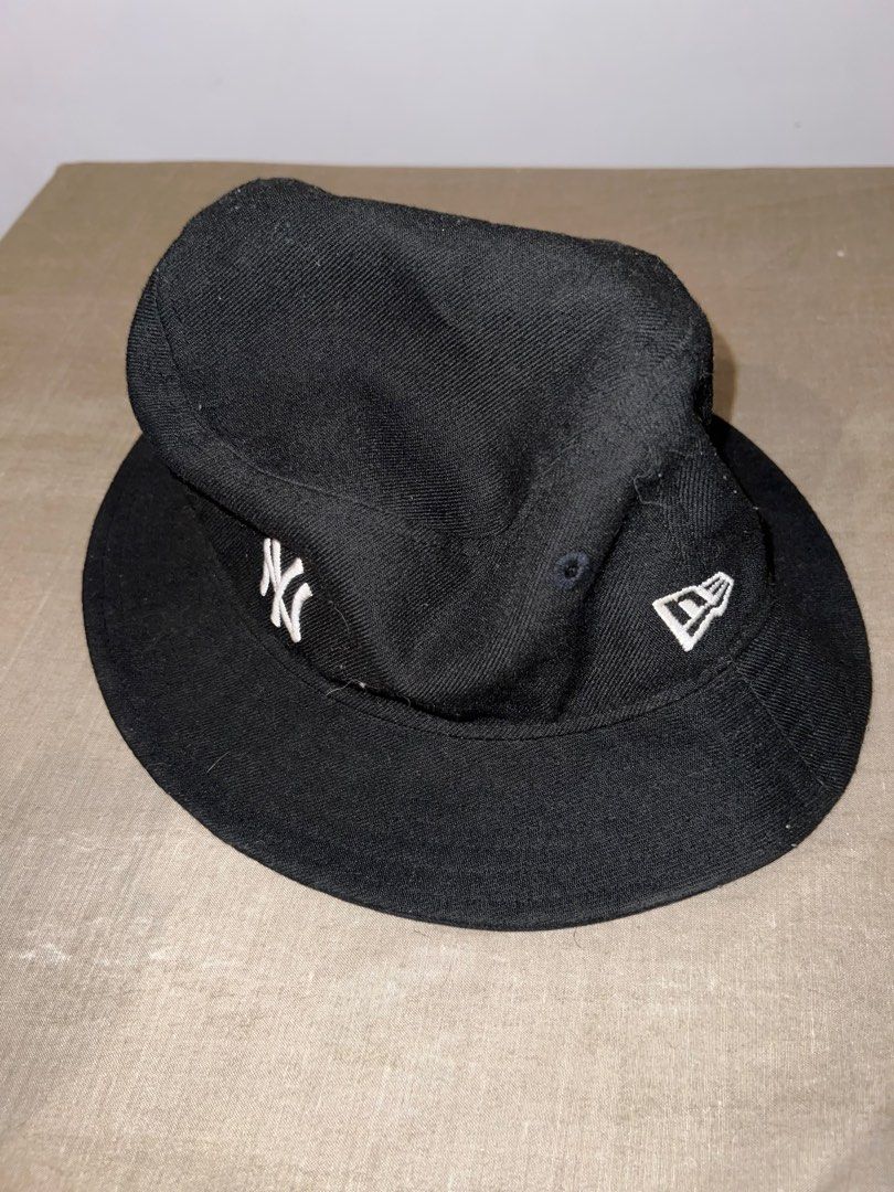 NY YANKEES BUCKET HAT (Category: Caps & Hats) located in San Pedro. Submitted by migs2000 (Listing ID 1374911762, Image 2). Description: Original needs cleaning lang, but in good condition color grade: 8/10 Slightly negotiable for serious buyers.