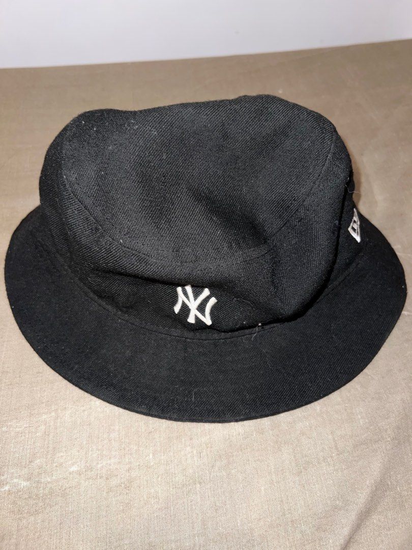 NY YANKEES BUCKET HAT (Category: Caps & Hats) located in San Pedro. Submitted by migs2000 (Listing ID 1374911762, Image 1). Description: Original needs cleaning lang, but in good condition color grade: 8/10 Slightly negotiable for serious buyers.