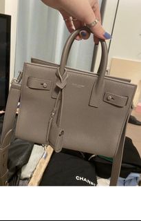(Category: ) located in . Submitted by prettywardrobe123 (Listing ID 1375028564, Image 1). Description: .