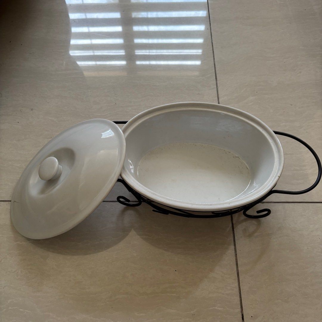 1 Pc Serving Dish with Lid and Tray (Category: Food Organization & Storage) located in Davao. Submitted by wonsuponatime (Listing ID 1375211752, Image 2). Description: Decluttering! mod: LBC, J&T.