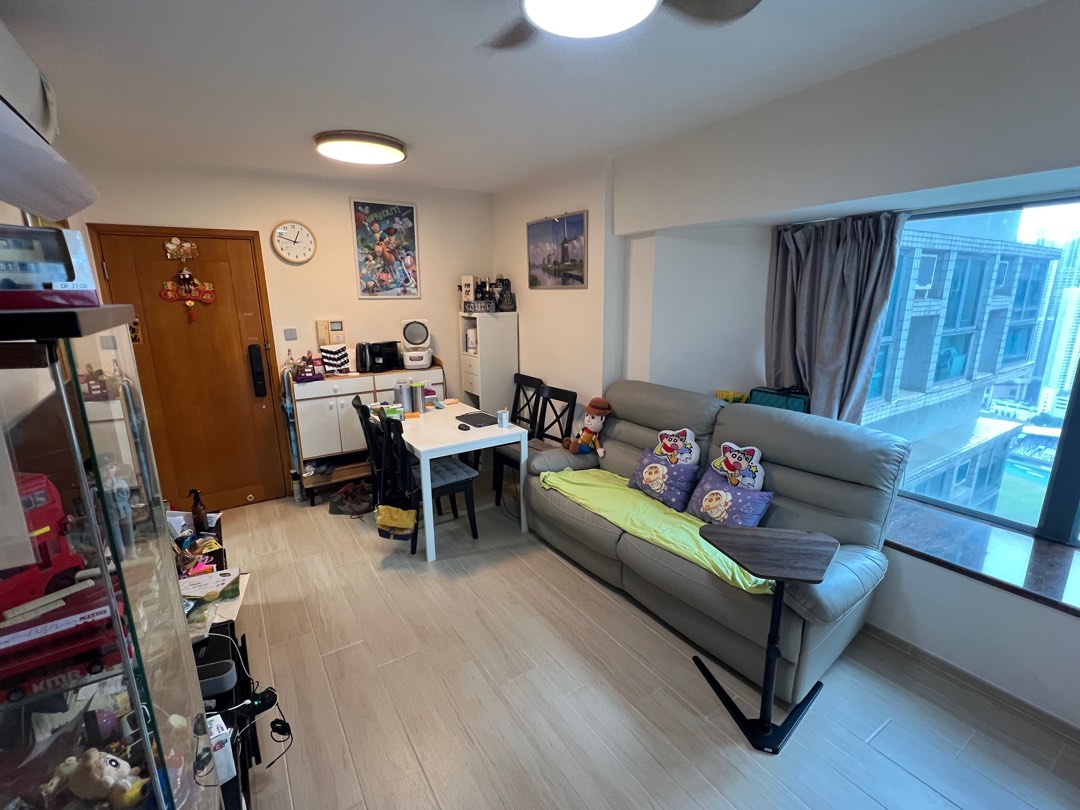 2-bedroom practical unit, suitable for small families or students, recently renovated, 3-minute covered walk to MTR station, multiple bus and minibus routes available63437621315202111