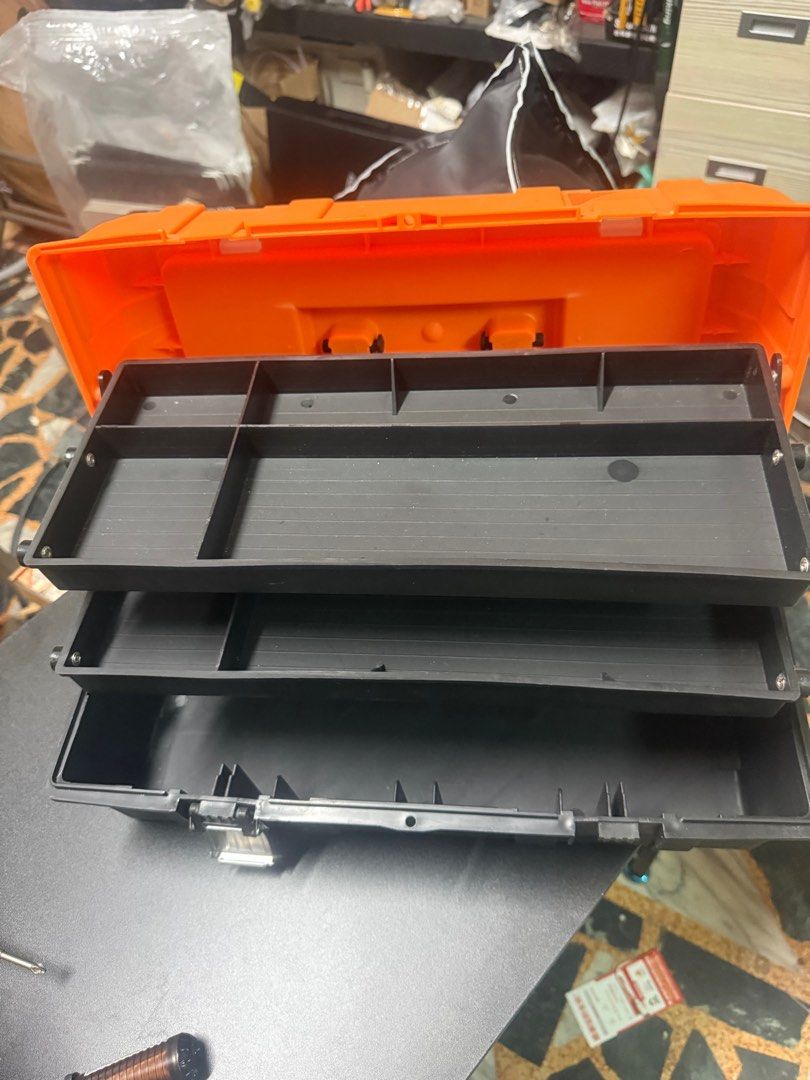 由 cccccccccyyy (刊登 ID 1375085088，圖片 1) 提交，位於 桃園市 (Taoyuan) 的 工具箱應少一個扣環福利品 (類別：釣魚)，說明：。