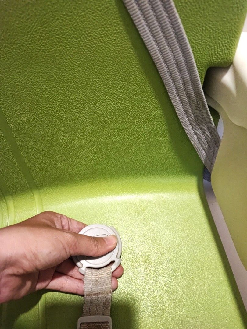 由 chcolatelover (刊登 ID 1375130573，圖片 2) 提交，位於 桃園市 (Taoyuan) 的 兒童安全椅/Nuna-zaaz高腳安全餐椅 (類別：兒童桌椅)，說明：Nuna-zaaz高腳安全餐椅 （原價12000還是13000忘了） 💚ZAAZ餐椅的很多組件都是可拆式的， 包含餐盤、前扶手、安全帶，能因應多用途與不同年紀的寶貝而調整，使用上更加彈性 💚可耐重200公斤 八成新，沒什麼損壞，安全袋子有點灰 需要的話可怕詳圖~ 需要自取/桃園市八德區。