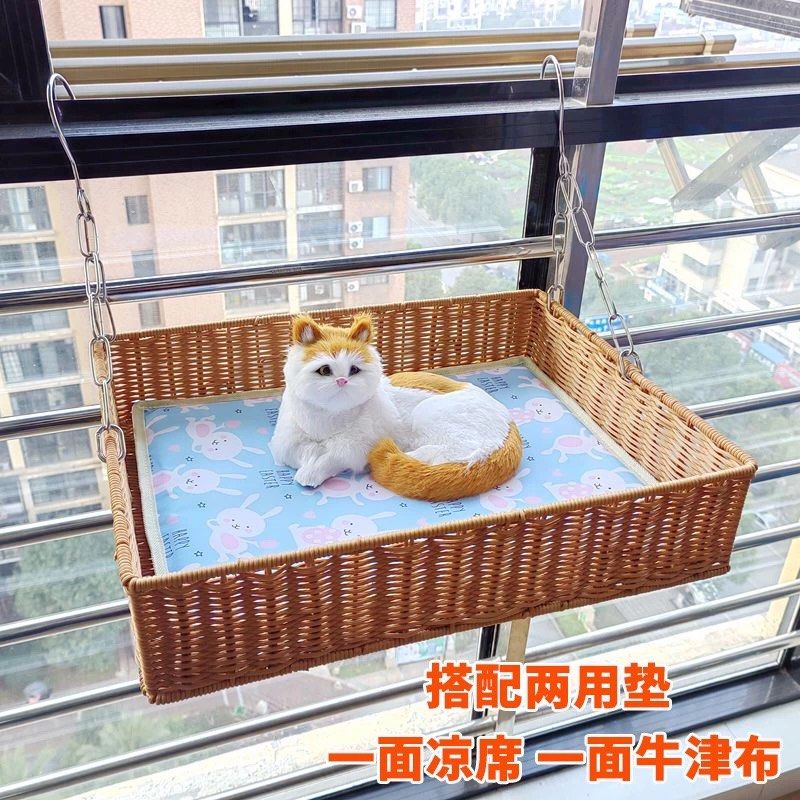 由 timus41031495 (刊登 ID 1375268751，圖片 3) 提交，位於 台北市 (Taipei) 的 貓咪窗戶吊床掛窩陽台吊籃夏季床邊貓窩掛床鞦韆懸掛式 貓咪陽台吊籃 (類別：寵物及其他)，說明：掛鉤可調整 固定後不會搖晃 月約8公斤內可以承受住 我貓貓7.5公斤都可以承重 附底座雙面墊子。