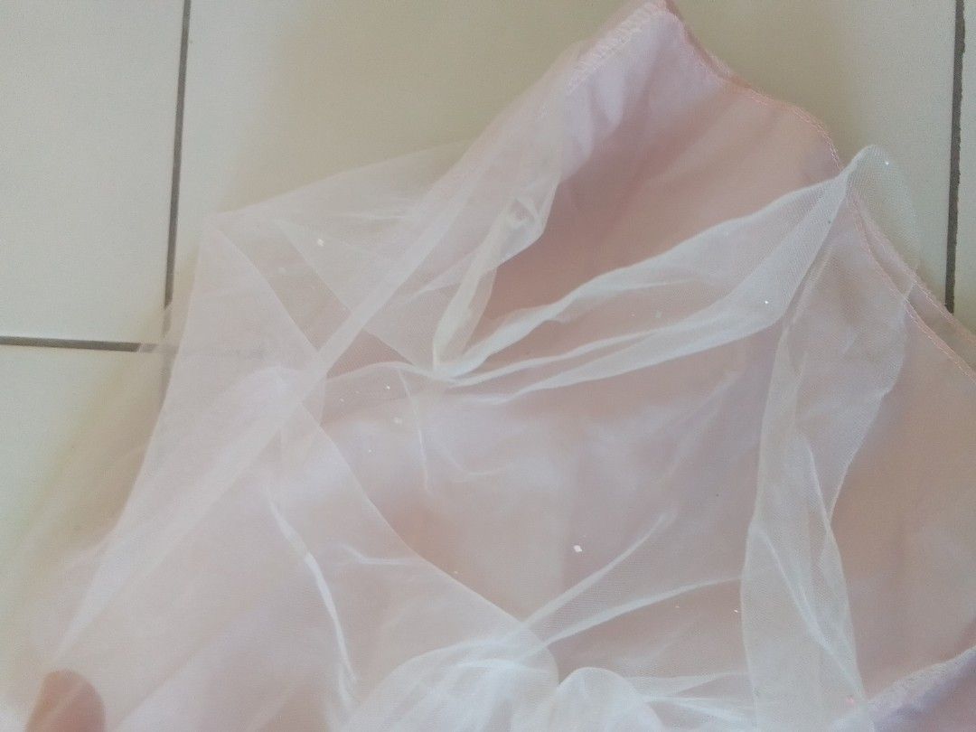 由 woolovelyday (刊登 ID 1375087971，圖片 2) 提交，位於 台南市 (Tainan) 的 童裝 小香風 編織 毛呢 套裝 外套 連身裙 亮片 洋裝 (類別：嬰兒及兒童流行時尚)，說明：沒穿過因為太小 尺碼標130但偏小沒彈性所以不適合平常穿130的 請看細量自行判斷 實品真的很美如果媽咪自己有小香風可以直接親子裝了 裙子網紗有兩層有亮片不是粗糙的也不太會掉至少目前看來沒有掉 編織毛呢多少會有線頭 介意者勿購買。