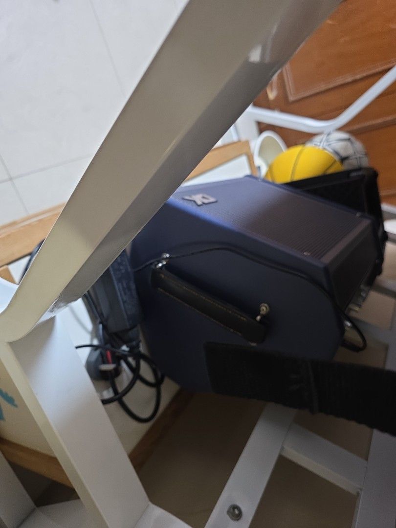 Amplifier (Category: Soundbars, Speakers & Amplifiers) located in Singapore. Submitted by trinna12 (Listing ID 1375203024, Image 2). Description: .
